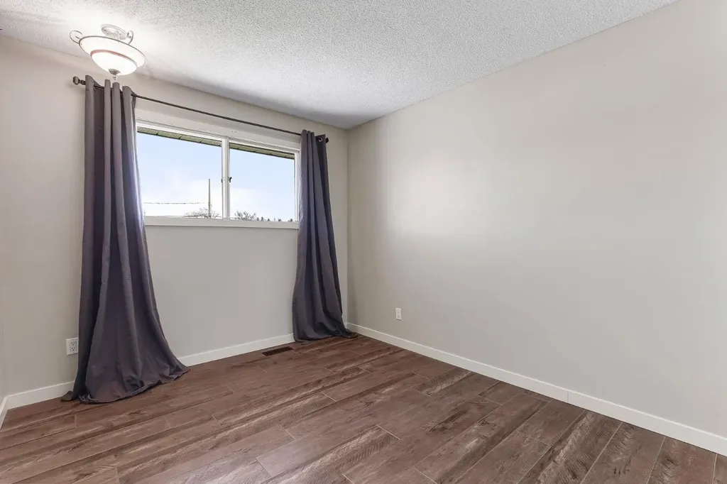 122 S 3 Street W Magrath AB T0K 1J0