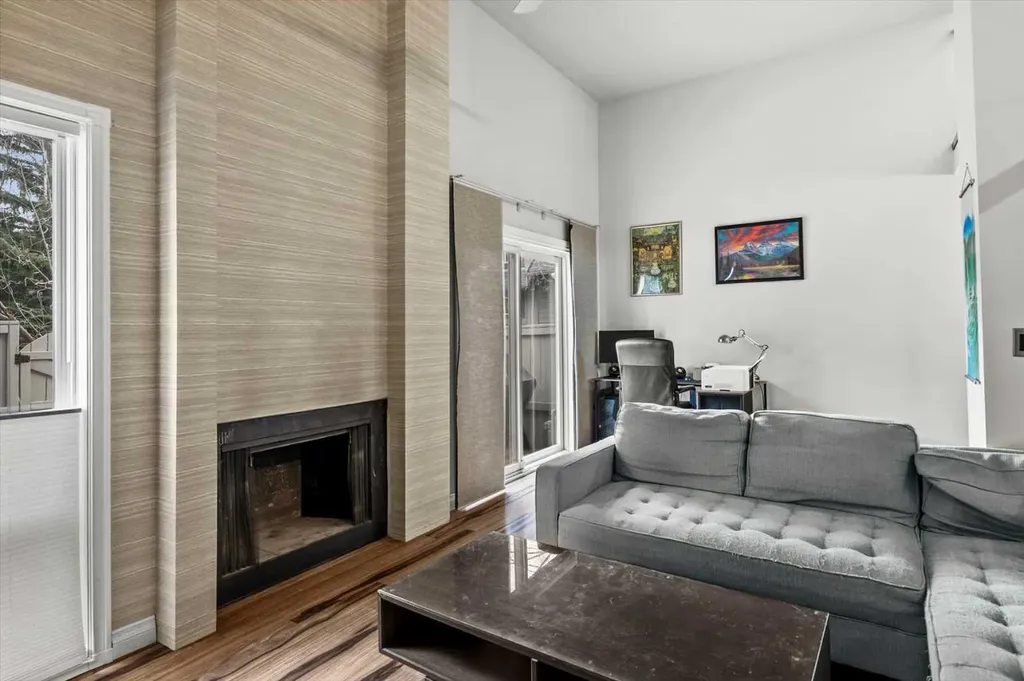 27 Silver Springs Drive NW Calgary AB T3N 4N3