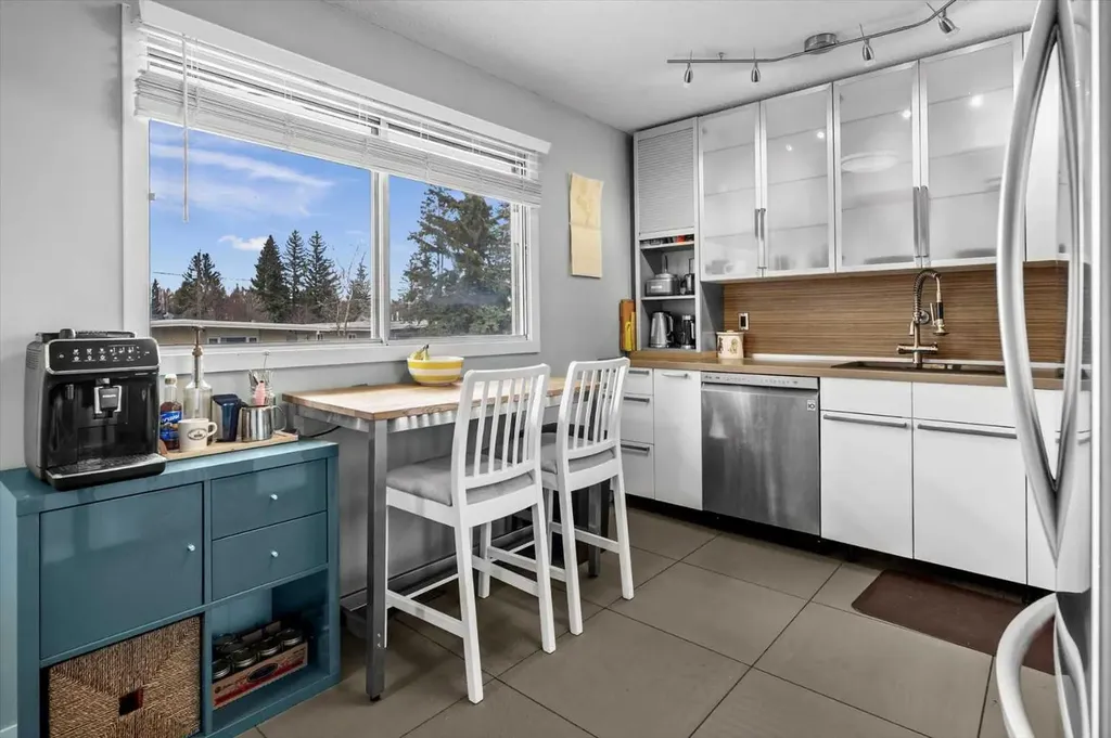 27 Silver Springs Drive NW Calgary AB T3N 4N3