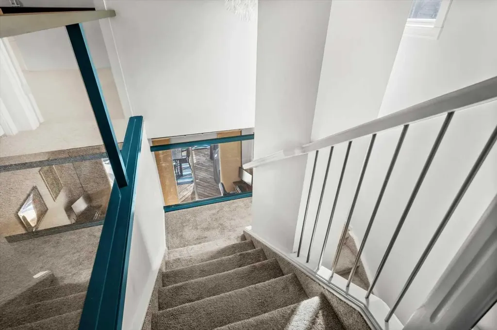 27 Silver Springs Drive NW Calgary AB T3N 4N3