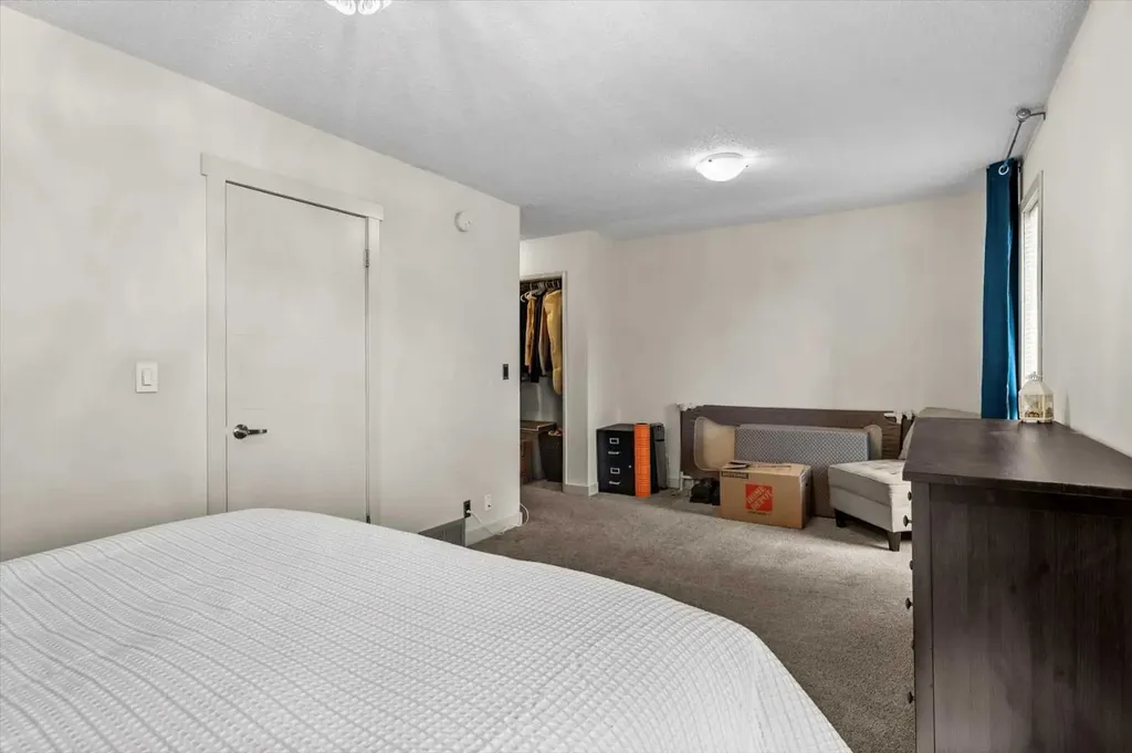 27 Silver Springs Drive NW Calgary AB T3N 4N3