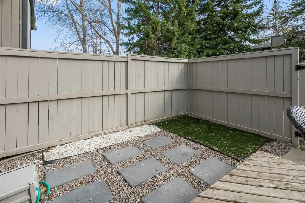 27 Silver Springs Drive NW Calgary AB T3N 4N3