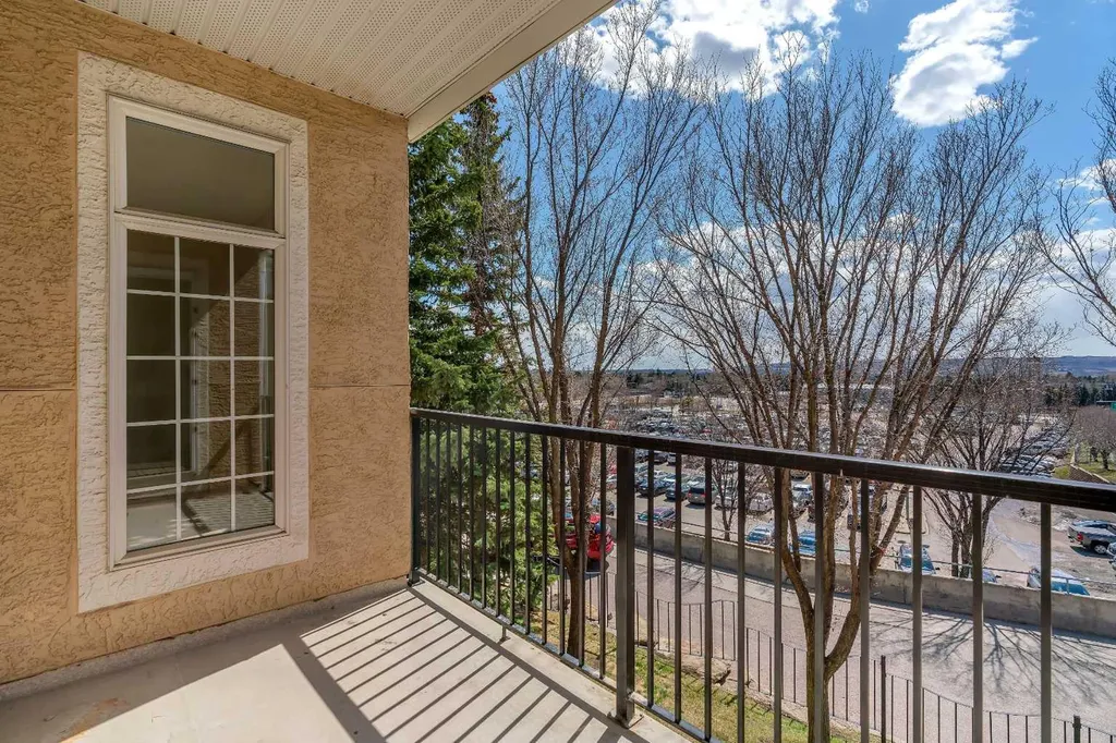 4835 Dalhousie Drive NW Calgary AB T3A 5R7
