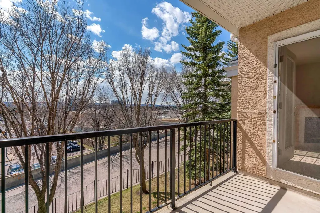 4835 Dalhousie Drive NW Calgary AB T3A 5R7