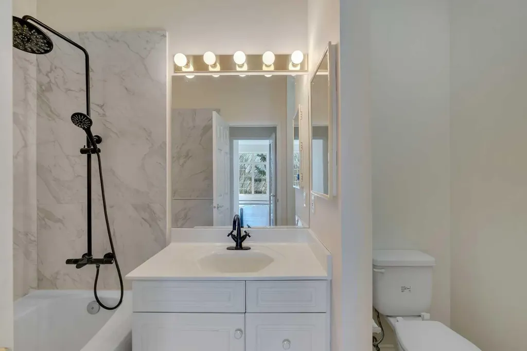4835 Dalhousie Drive NW Calgary AB T3A 5R7