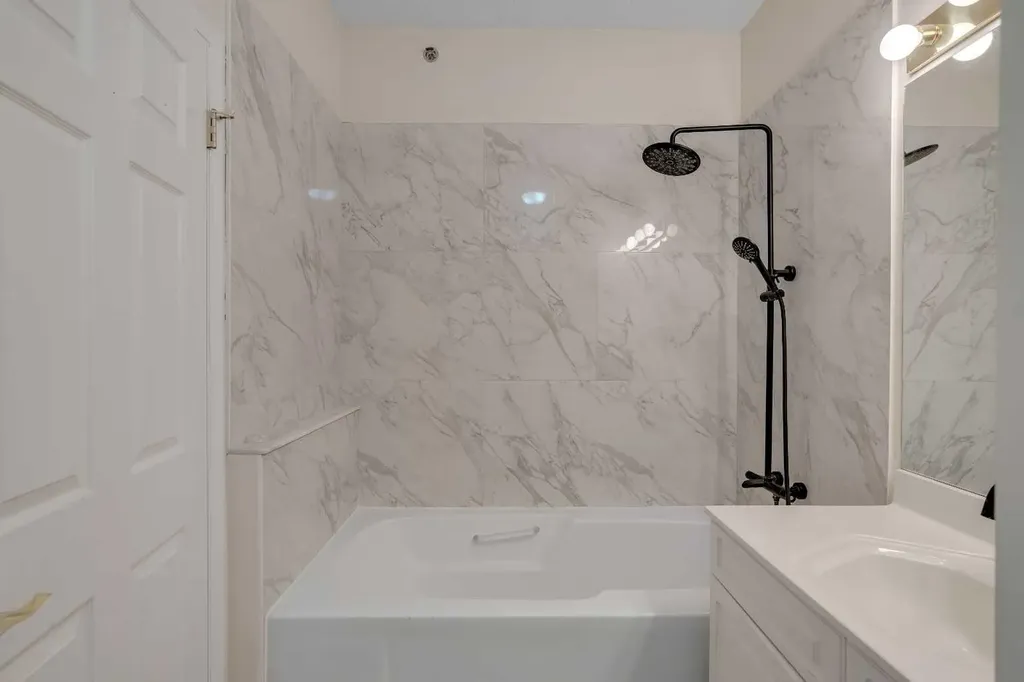 4835 Dalhousie Drive NW Calgary AB T3A 5R7