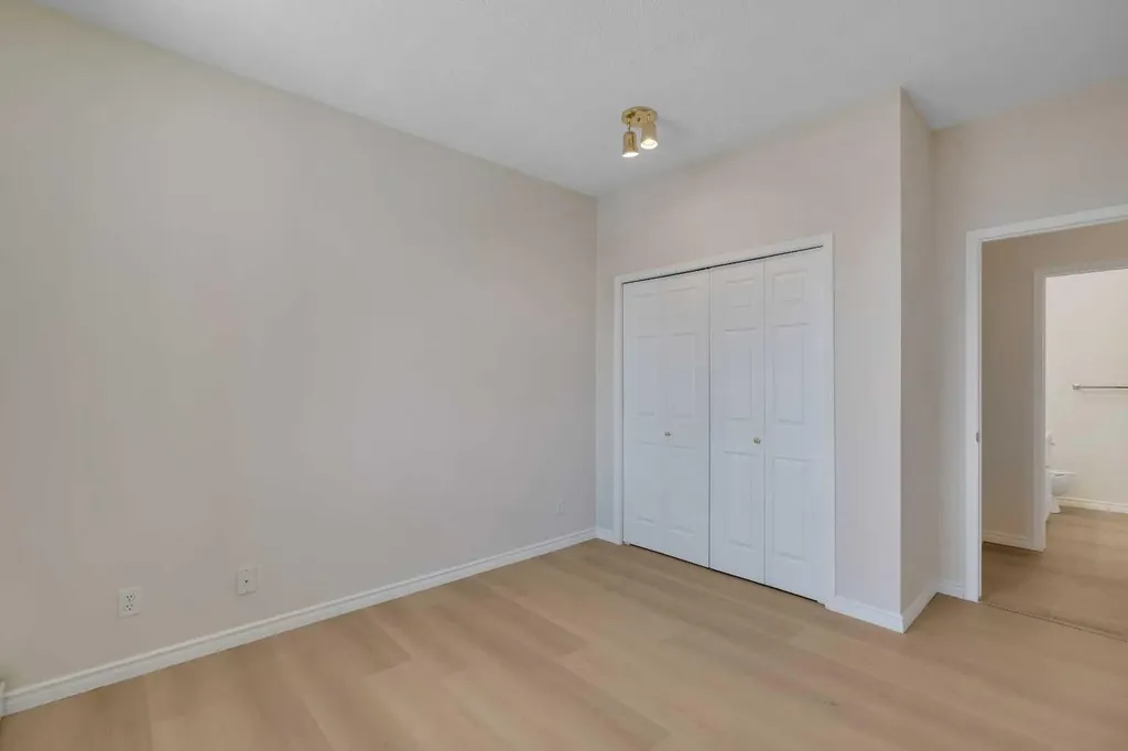 4835 Dalhousie Drive NW Calgary AB T3A 5R7
