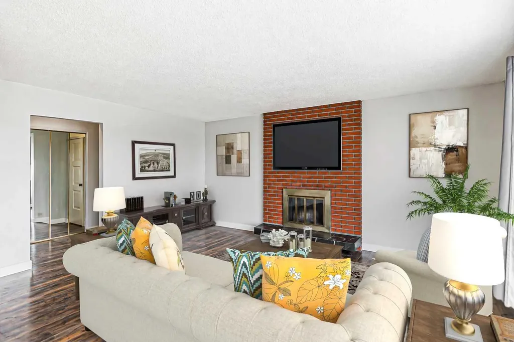 5636 37 Street SW Calgary AB T3E 5M6