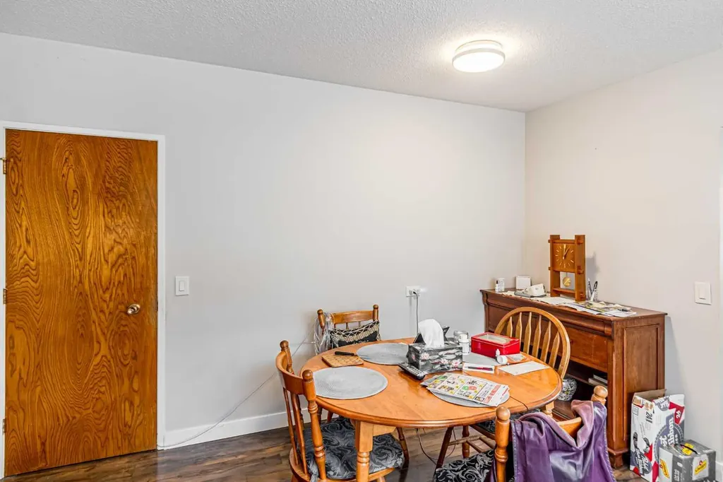 5636 37 Street SW Calgary AB T3E 5M6