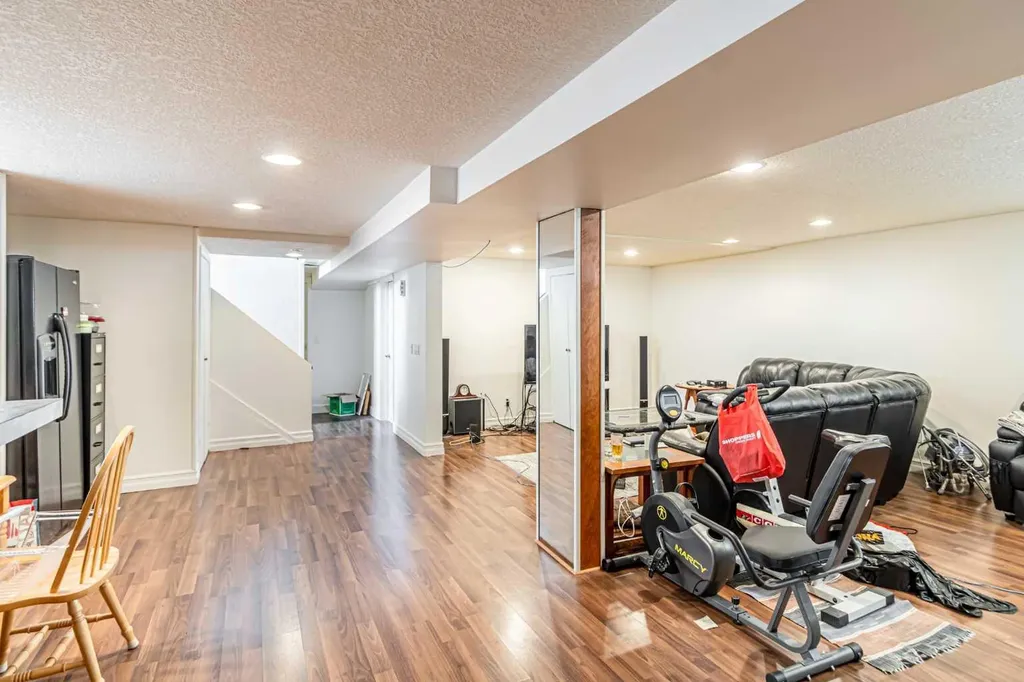 5636 37 Street SW Calgary AB T3E 5M6