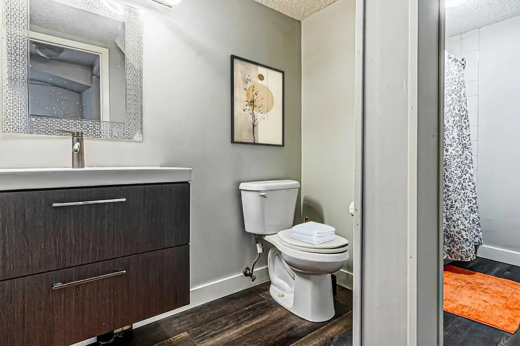 5636 37 Street SW Calgary AB T3E 5M6