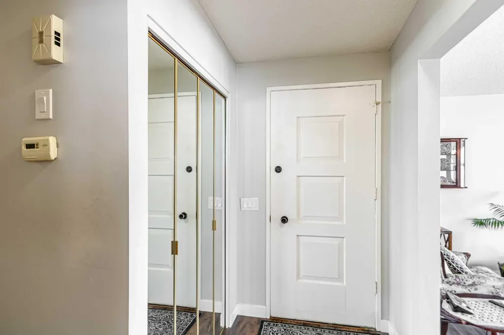 5636 37 Street SW Calgary AB T3E 5M6