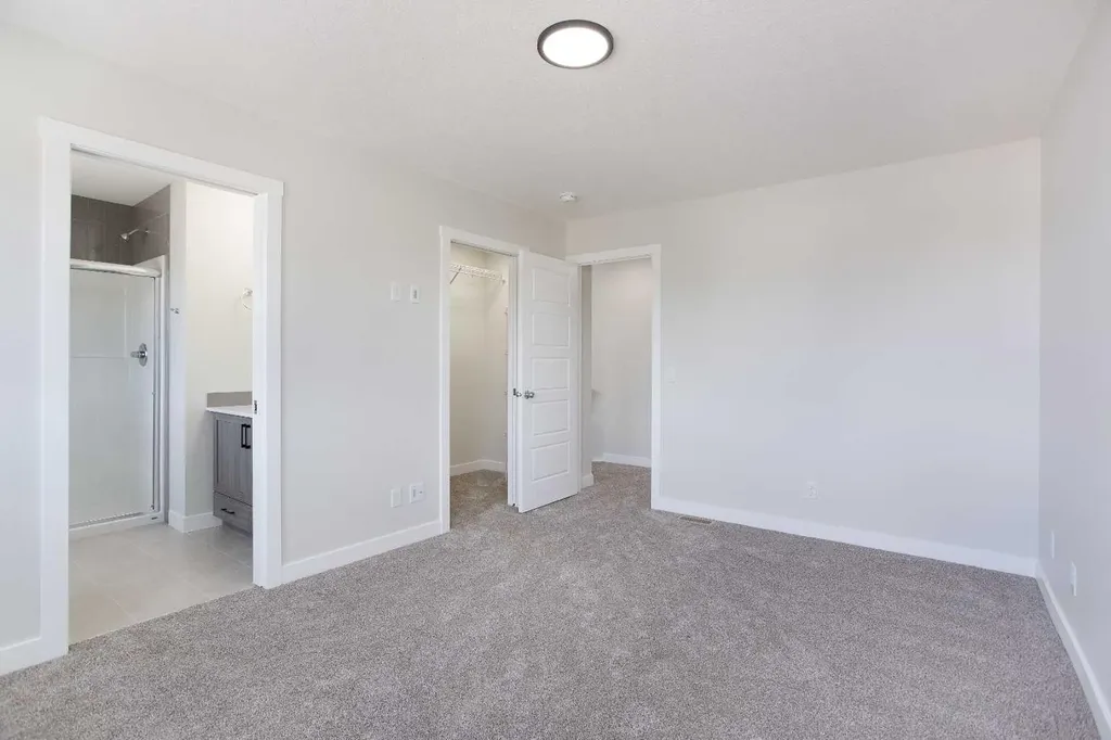 313 Cobblestone Gate SW Airdrie AB T4B 5W4