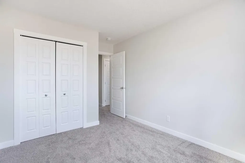 313 Cobblestone Gate SW Airdrie AB T4B 5W4
