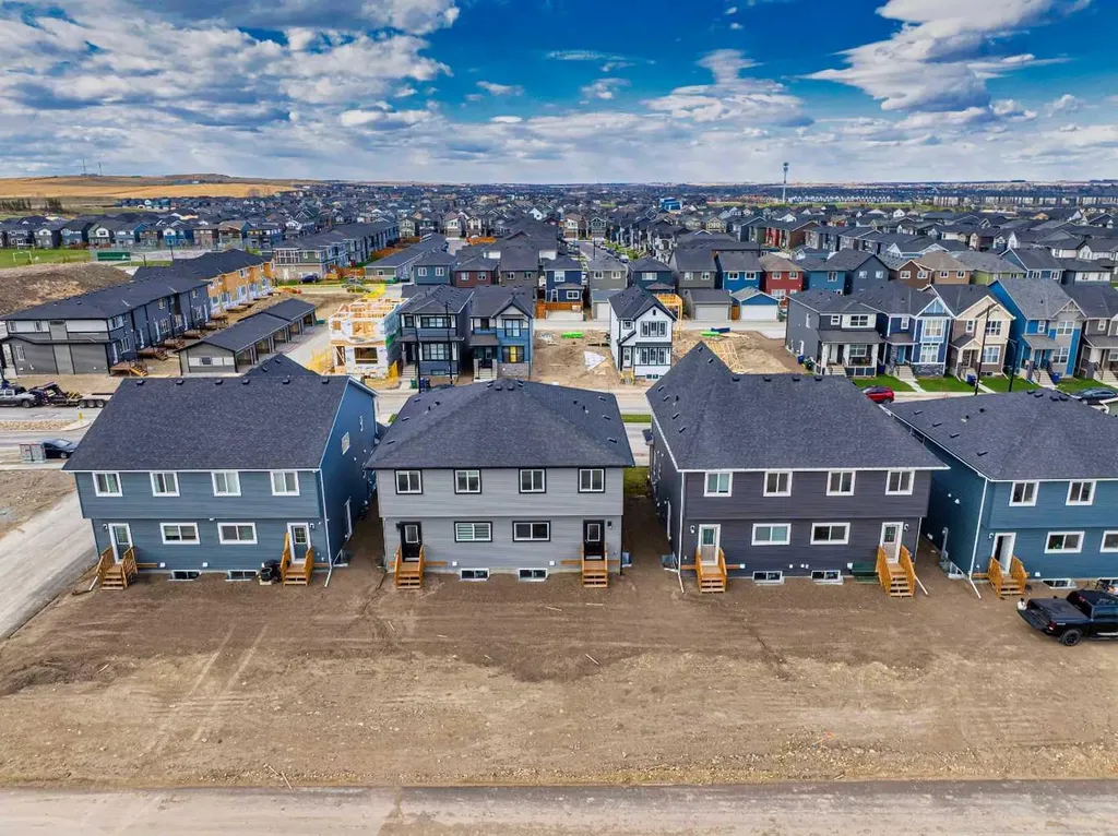 313 Cobblestone Gate SW Airdrie AB T4B 5W4