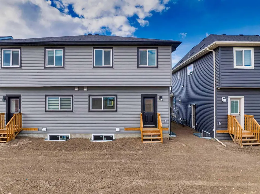 313 Cobblestone Gate SW Airdrie AB T4B 5W4