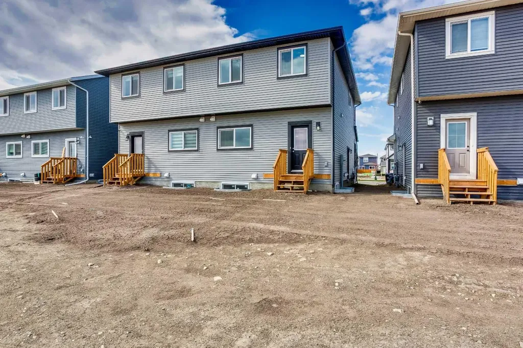 313 Cobblestone Gate SW Airdrie AB T4B 5W4