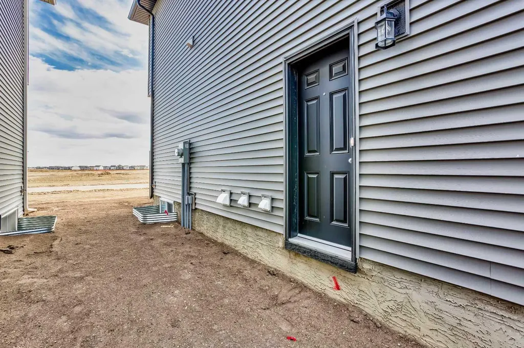 313 Cobblestone Gate SW Airdrie AB T4B 5W4
