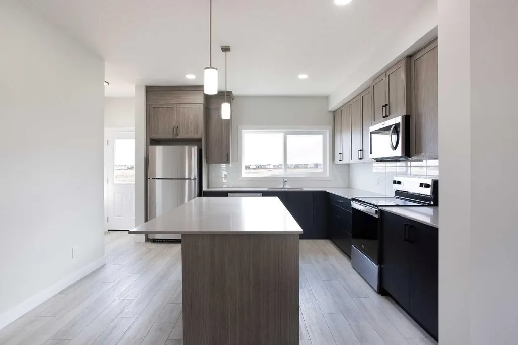 313 Cobblestone Gate SW Airdrie AB T4B 5W4