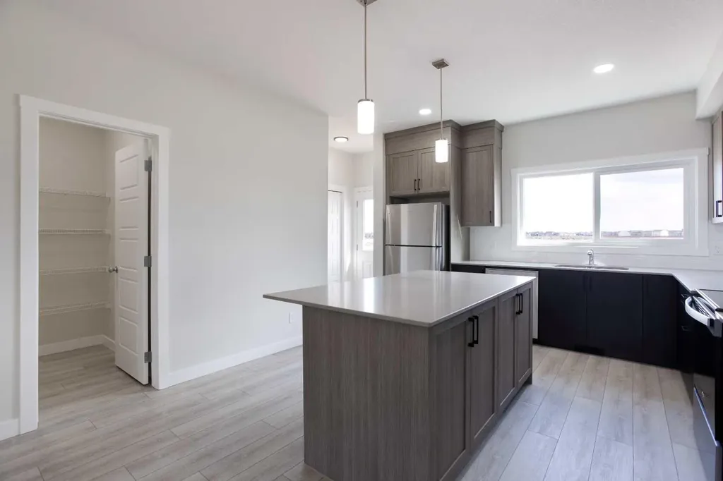 313 Cobblestone Gate SW Airdrie AB T4B 5W4