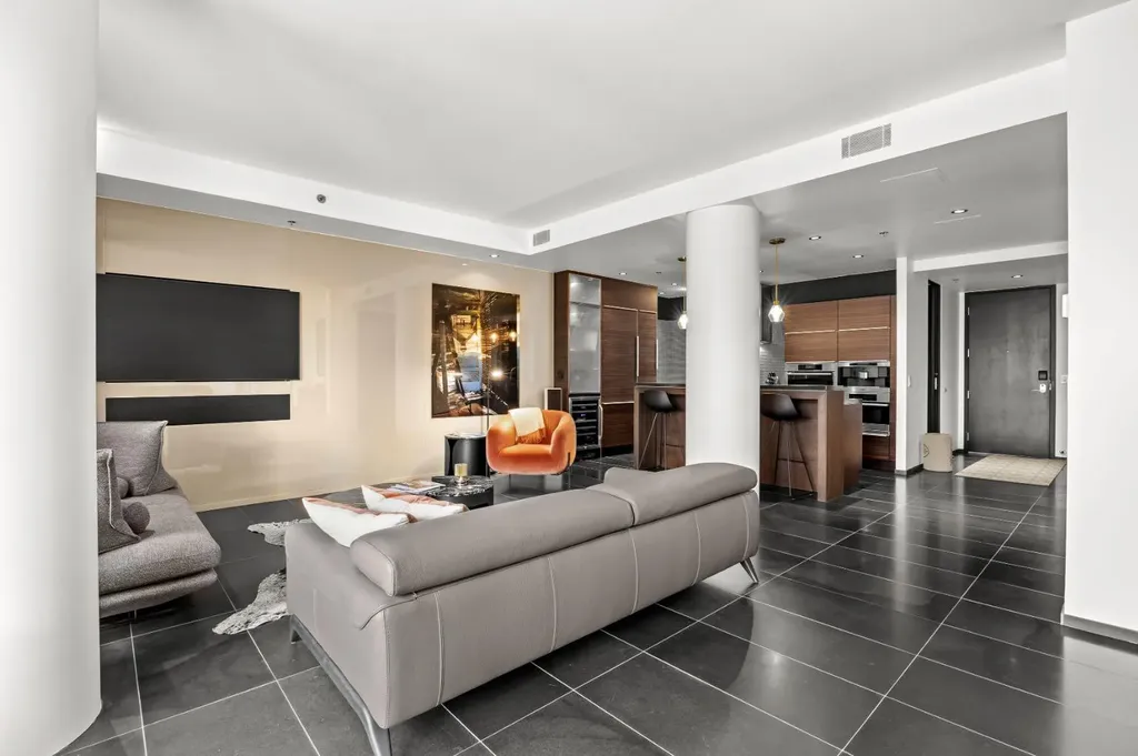 108 9 Avenue SW Calgary AB T2P 0B9