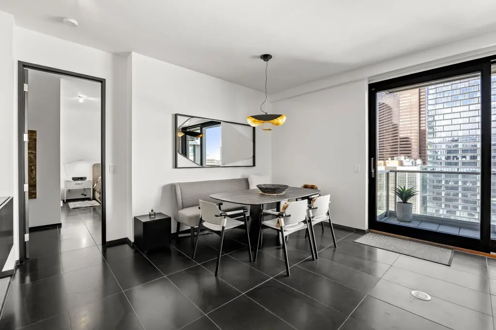 108 9 Avenue SW Calgary AB T2P 0B9