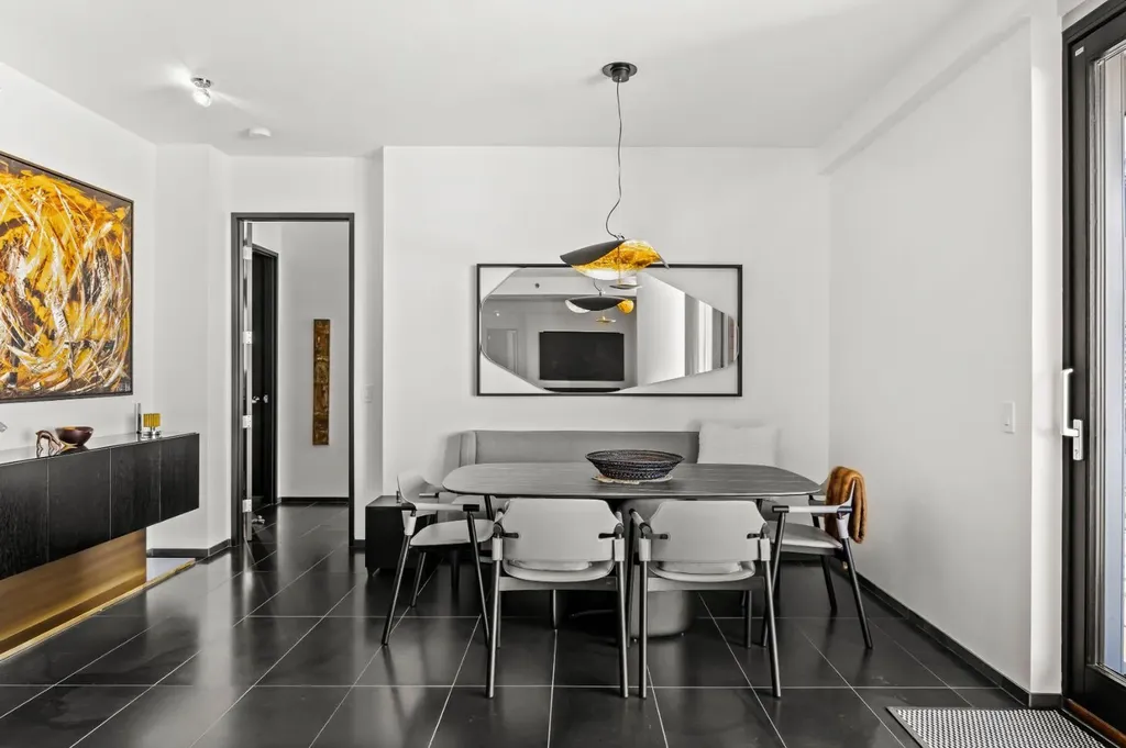 108 9 Avenue SW Calgary AB T2P 0B9