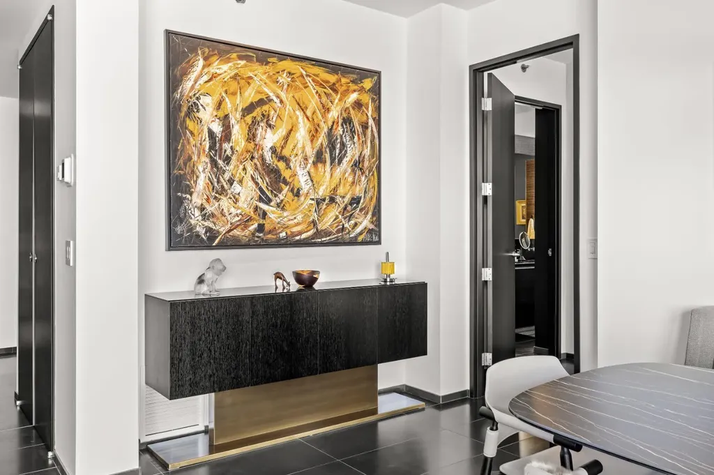 108 9 Avenue SW Calgary AB T2P 0B9