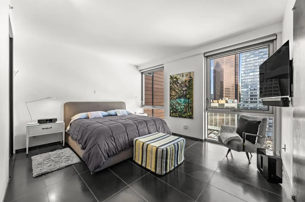 108 9 Avenue SW Calgary AB T2P 0B9