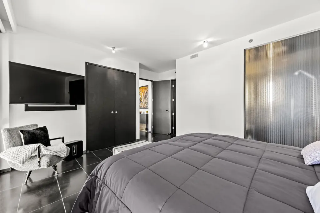 108 9 Avenue SW Calgary AB T2P 0B9