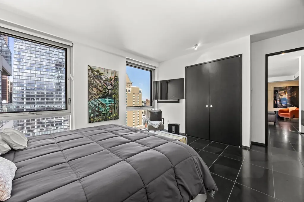 108 9 Avenue SW Calgary AB T2P 0B9