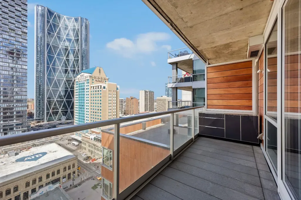 108 9 Avenue SW Calgary AB T2P 0B9