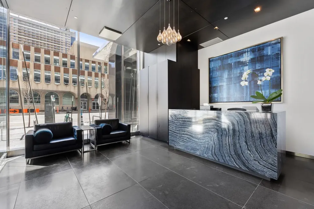 108 9 Avenue SW Calgary AB T2P 0B9