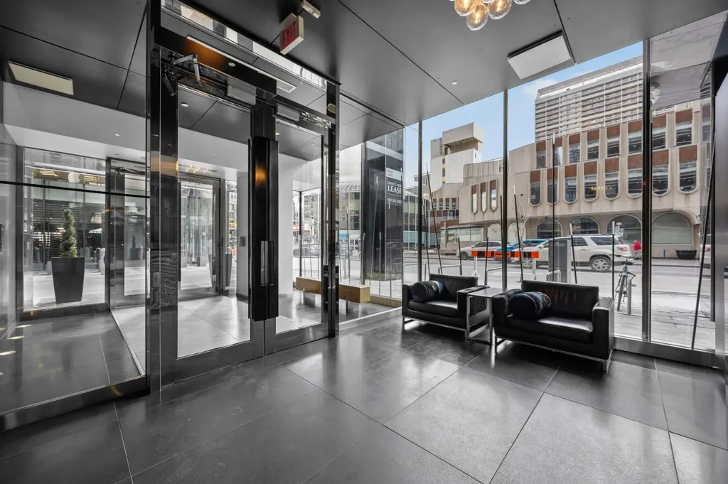 108 9 Avenue SW Calgary AB T2P 0B9