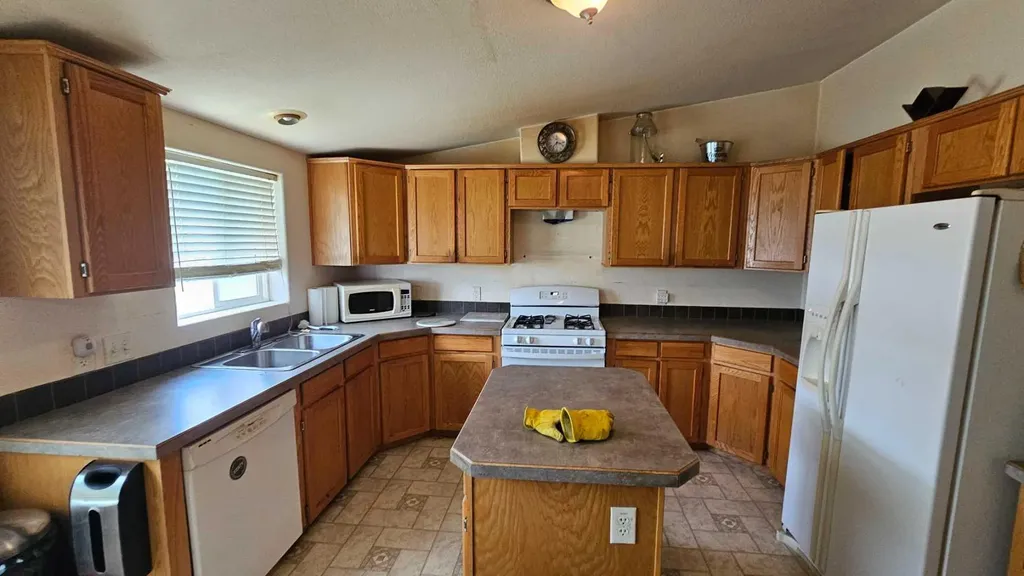503 5 Avenue Warner AB T0K2L0