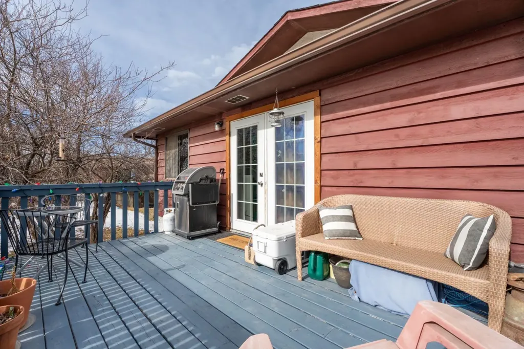 50 8 Avenue SE High River AB T1V 1E8