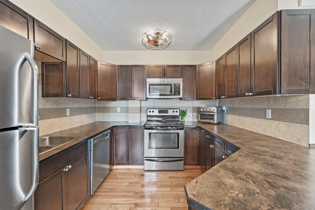 50 8 Avenue SE High River AB T1V 1E8
