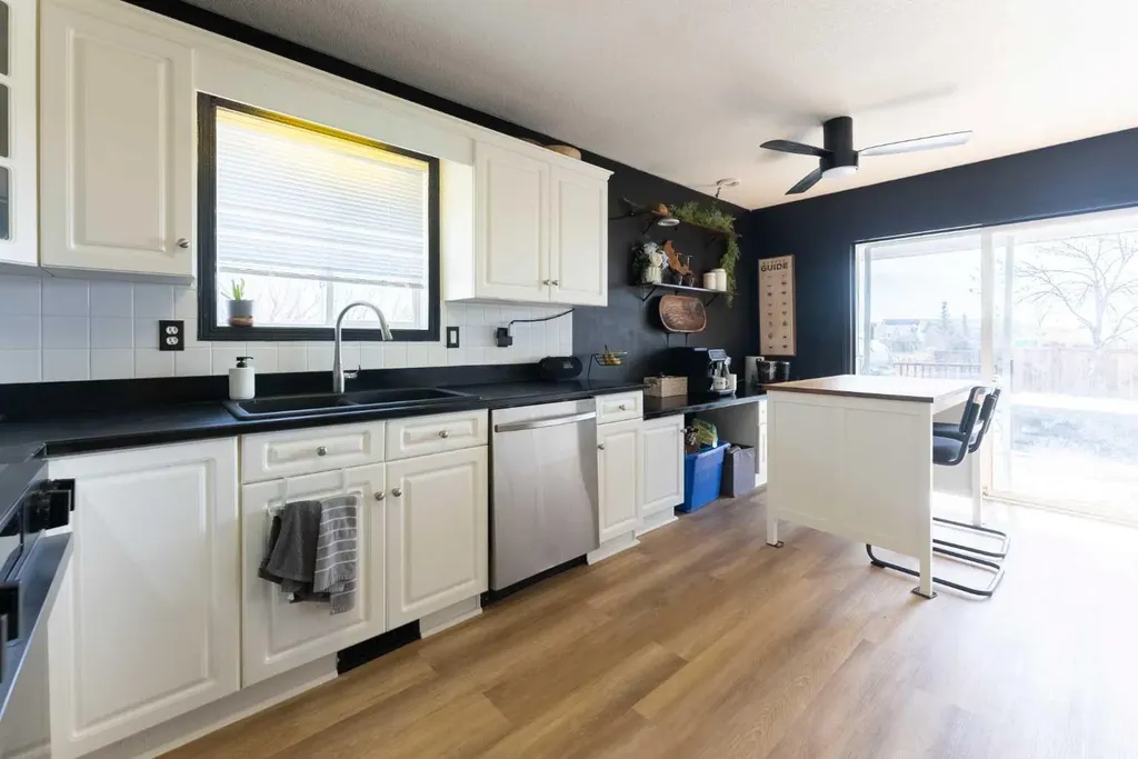 152 Mt Rundle Road W Lethbridge AB T1K 7G1