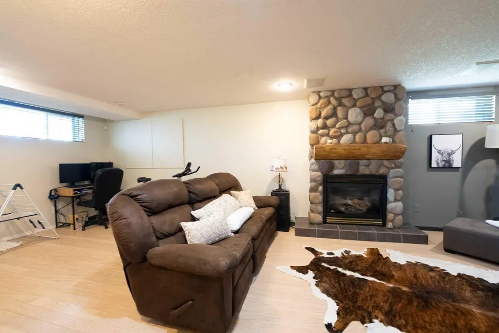 152 Mt Rundle Road W Lethbridge AB T1K 7G1