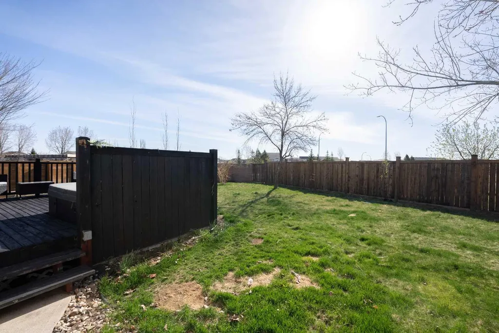 152 Mt Rundle Road W Lethbridge AB T1K 7G1