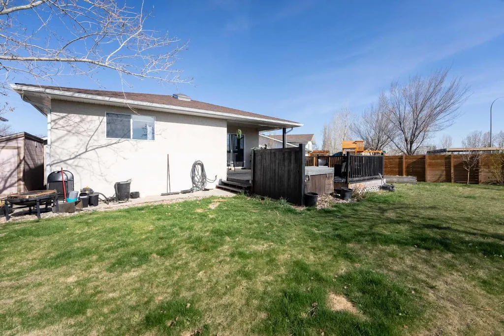 152 Mt Rundle Road W Lethbridge AB T1K 7G1