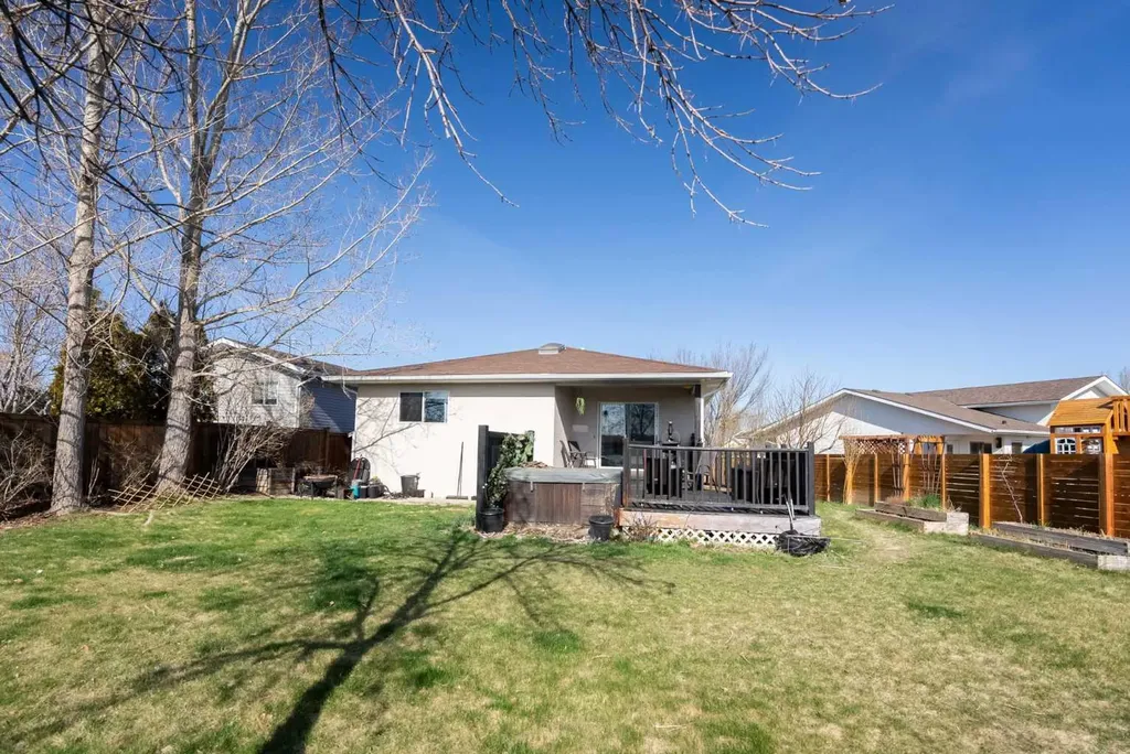 152 Mt Rundle Road W Lethbridge AB T1K 7G1