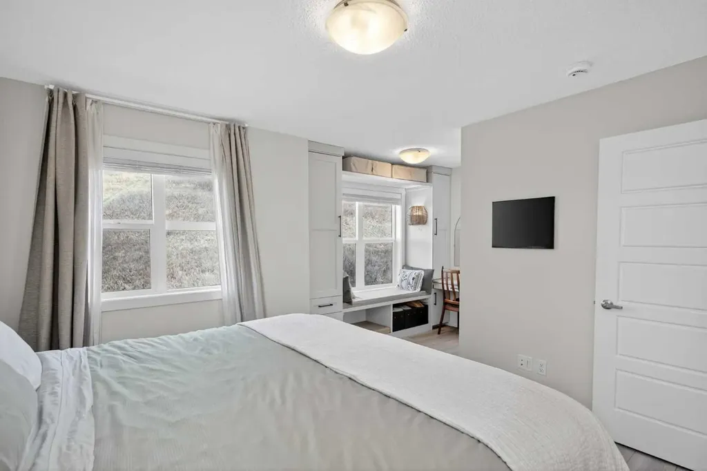 228 Cranbrook Square SE Calgary AB T3M3E3