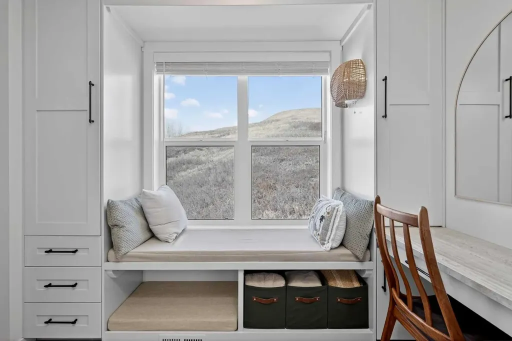 228 Cranbrook Square SE Calgary AB T3M3E3