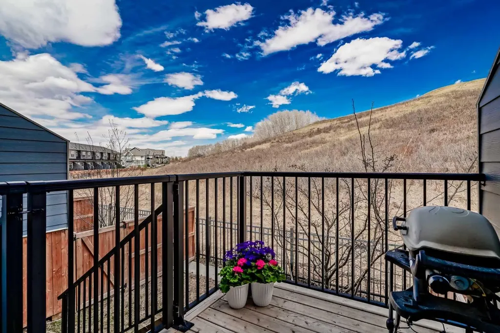 228 Cranbrook Square SE Calgary AB T3M3E3