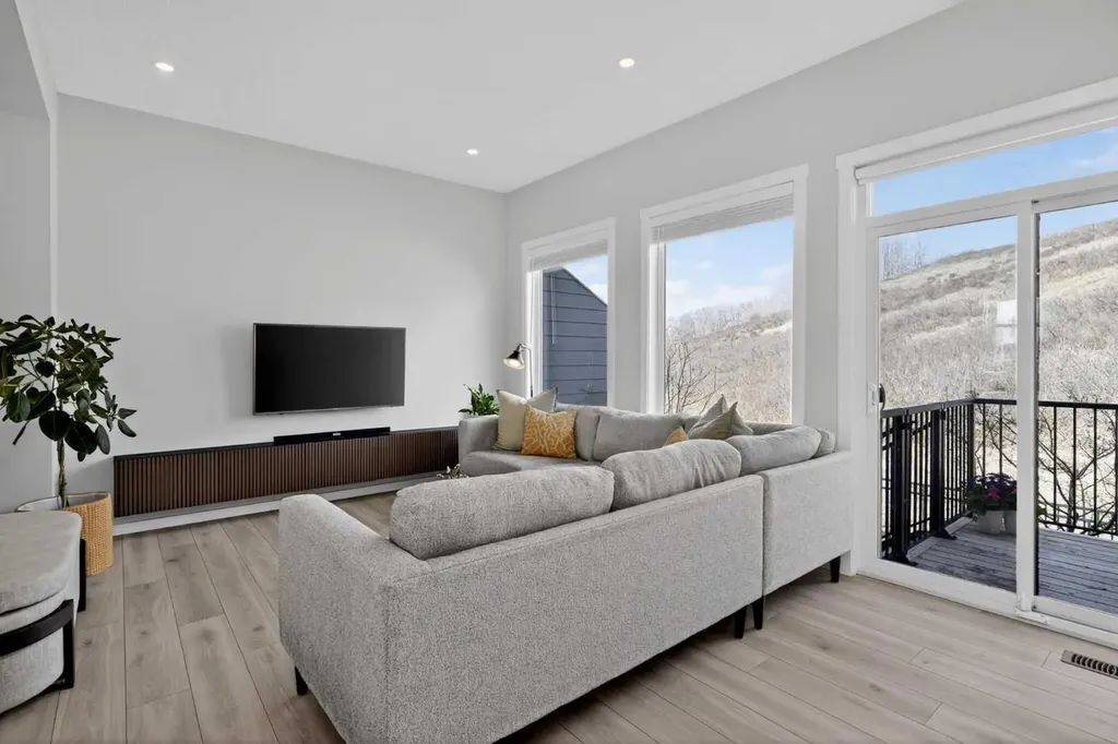 228 Cranbrook Square SE Calgary AB T3M3E3
