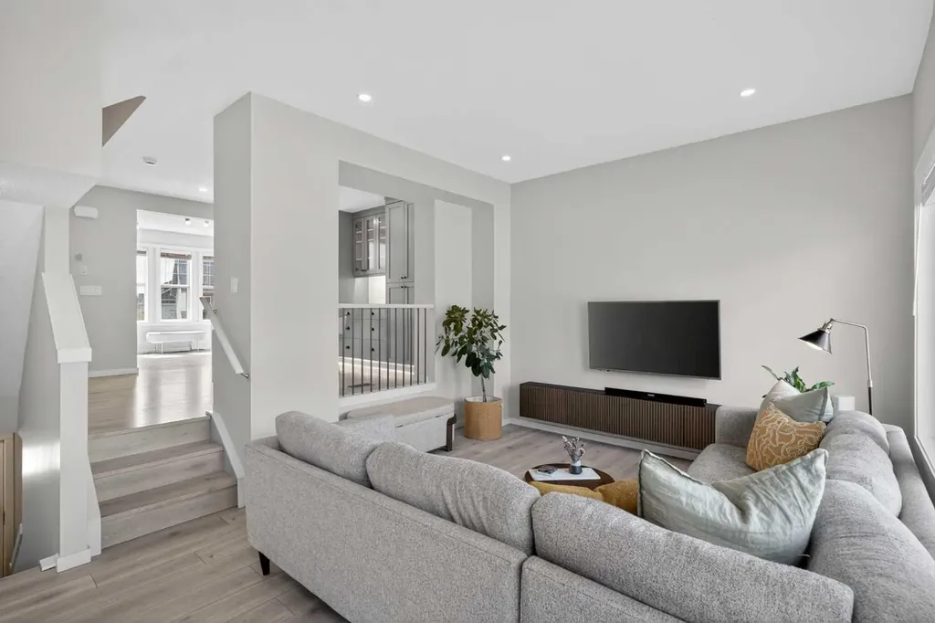 228 Cranbrook Square SE Calgary AB T3M3E3