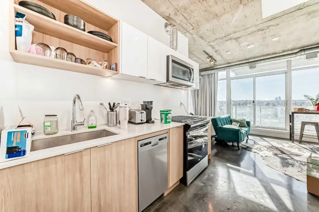 1319 14 Avenue SW Calgary AB T3C0W3