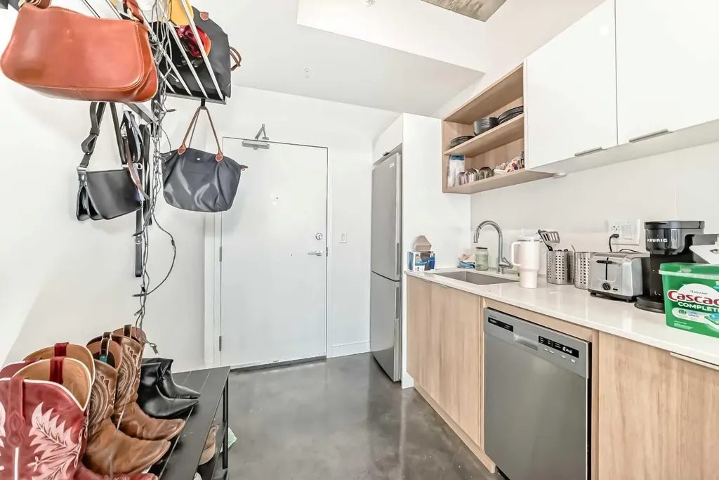 1319 14 Avenue SW Calgary AB T3C0W3