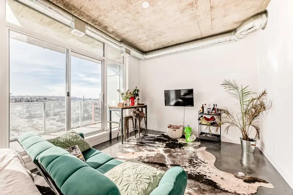 1319 14 Avenue SW Calgary AB T3C0W3
